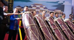 Bersama Wakil Ketua KPK dan Pj Gubsu, Bobby Nasution Tabuh Gordang Sembilan Pembukaan Road Show Bus KPK