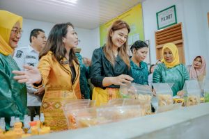 Apresiasi Inovasi TP PKK Kelurahan Mangga, Ny Kahiyang Ayu: Tingkatkan Lagi agar Bernilai Guna