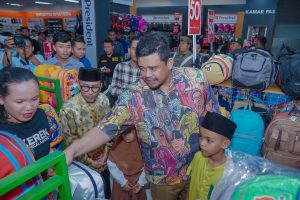 Bobby Nasution Bersama 500 Anak Yatim Dhuafa Belanja Pakaian dan Perlengkapan Lebaran