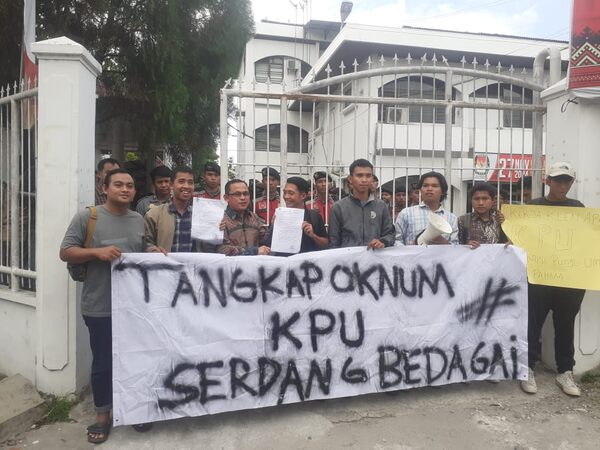 demo di KPU Sumut