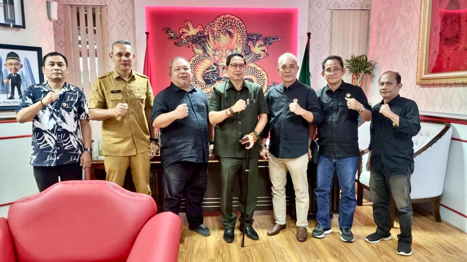 ketuaDPRD Medan terima audiensi KORMI