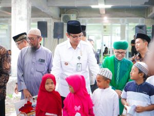 Safari Ramadan, Rico Waas Buka Puasa Bersama Masyarakat dan Iman Salat Magrib di Masjid Muwahiddin Medan Selayang