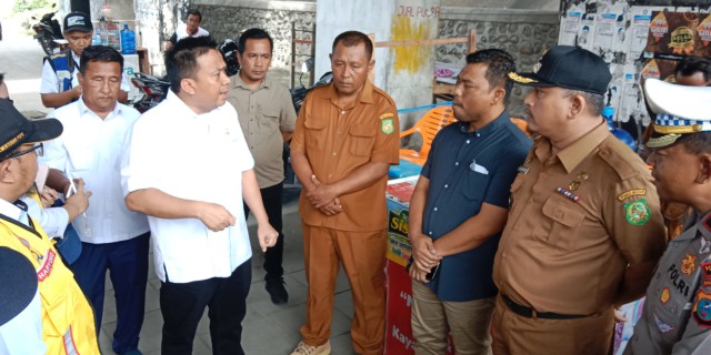 H Zulkarnaen SKM melakukan peninjauan ke lokasi di pintu Gerbang Tol Bandar Selamat