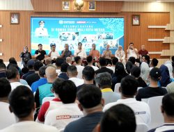 Kumpulkan Seluruh Camat dan Lurah, Rico Waas Tekankan Masalah Kebersihan dan Pelayanan Publik