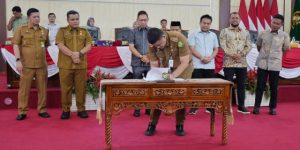 DPRD Medan bersama Pemko Medan Tndatangani Propemperda 2025