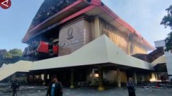 gedung dprd makassar dibakar