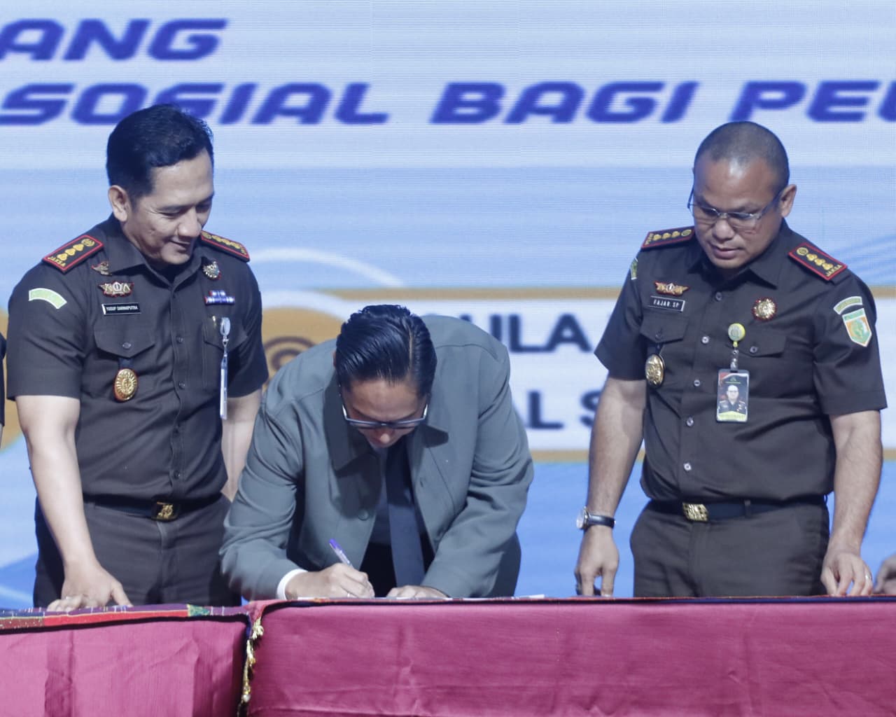 Disaksikan Plt Sekretaris Jaksa Agung Muda Tindak Pidana Umum, Rico Waas Tandatangani Mou dan Perjanjian Kerjasama Terkait Pelaksana Pidana Kerja Sosial