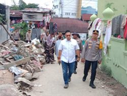 Ketua DPRD Medan Berikan Bantuan untuk Korban Banjir di DAS Deli