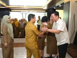 Sekretariat DPRD Kota Medan Gelar Apel Pelepasan Sekretaris DPRD Kota Medan.