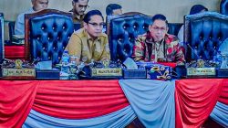 Rico Waas Hadiri Paripurna DPRD, Umumkan Pergantian Wakil Ketua dari PKS
