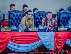 Rico Waas Hadiri Paripurna DPRD, Umumkan Pergantian Wakil Ketua dari PKS