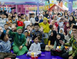 Peringati Lebaran Yatim 10 Muharram, Rico Waas Ajak Anak Yatim Duafa Belanja Baju Baru