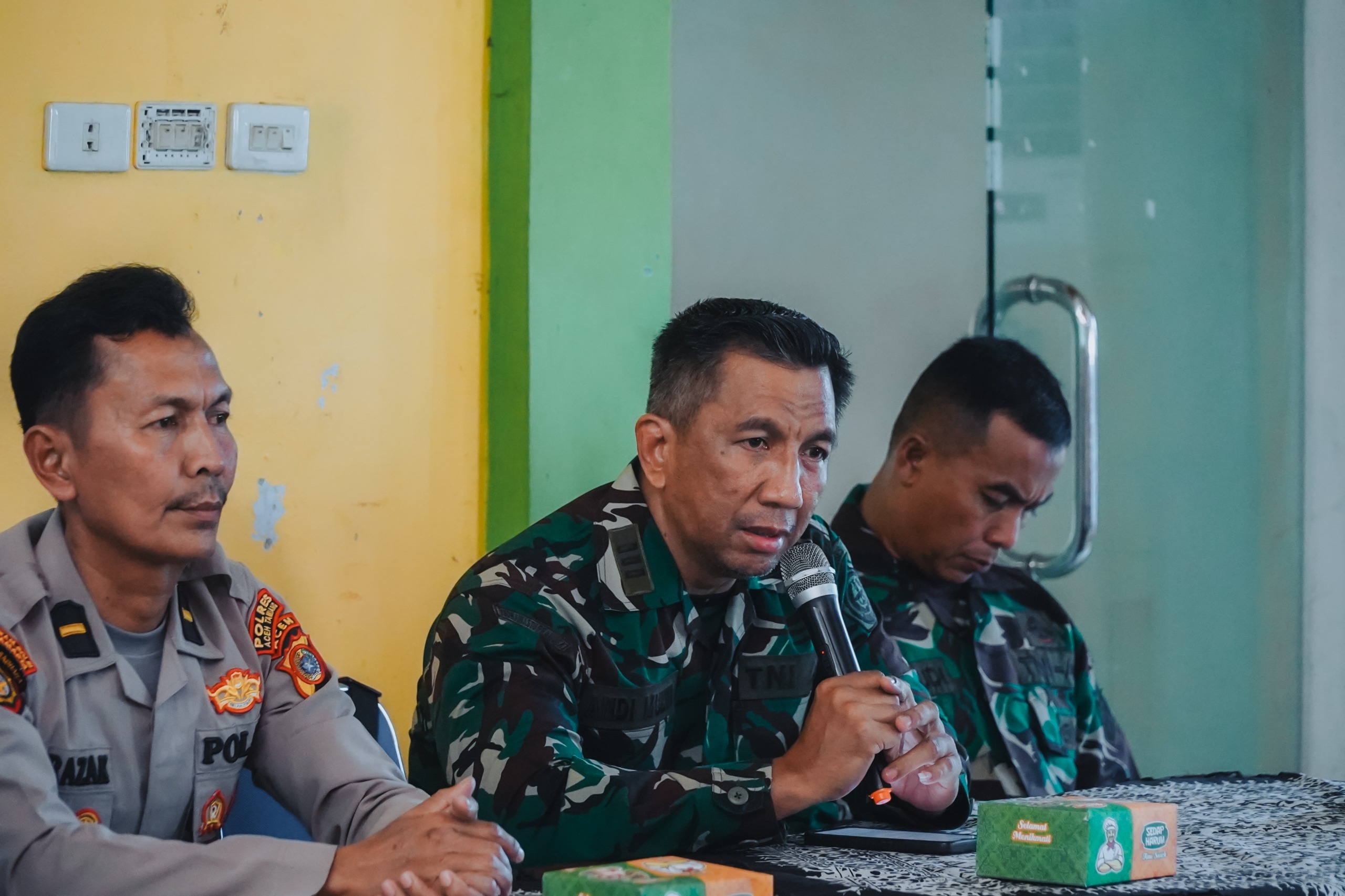 KETERANGAN FOTO: Perwakilan manajemen Pertamina EP Rantau Field memberikan memberikan edukasi perihal keamanan dan keselamatan jalur pipa minyak dan gas di Kecamatan Kajuruhan Muda, Aceh Tamiang dan Kecamatan Besitang, Langkat. Dalam kesempatan itu, perwakilan manajemen mengimbau warga untuk melaporkan aktivitas mencurigakan di area Objek Vital Nasional (Obvitnas).