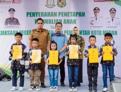 Pastikan Hak Anak Terpenuhi, Rico Waas bersama Kejari Belawan Serahkan Penetapan Perwalian Anak