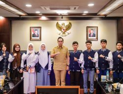 Bawa Nama Indonesia, Rico Waas Lepas 10 Pelajar Medan ke Ipoh Malaysia