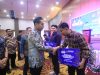 Rico Waas Serahkan Bantuan Biaya Pendidikan Untuk 214 Mahasiswa