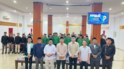 Teks Ketua Umum MUI Kota Medan, Dr Hasan Matsum, MAg, bersama Anggota DPRD Kota Medan Afif Abdillah, pengurus Komisi Infokomdigi MUI Kota Medan dan peserta di acara muzakarah dengan tema “AI Makin Pintar, Kita Jadi Apa?”, di Aula kantor MUI Kota Medan Jalan Nusantara Medan, Sabtu (24/10).